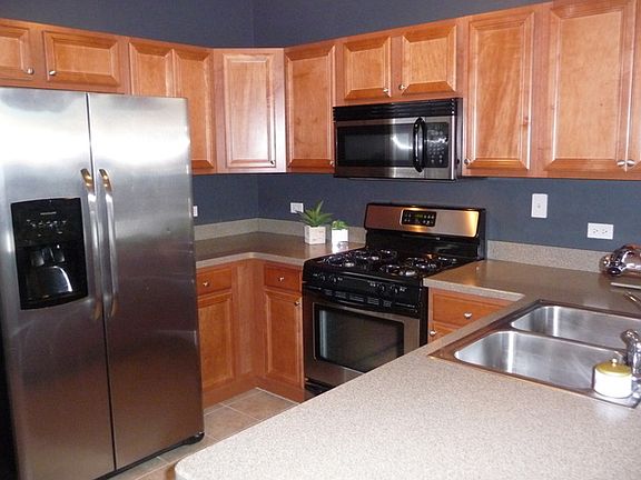 3rd image of 930 Curtiss St Unit 208