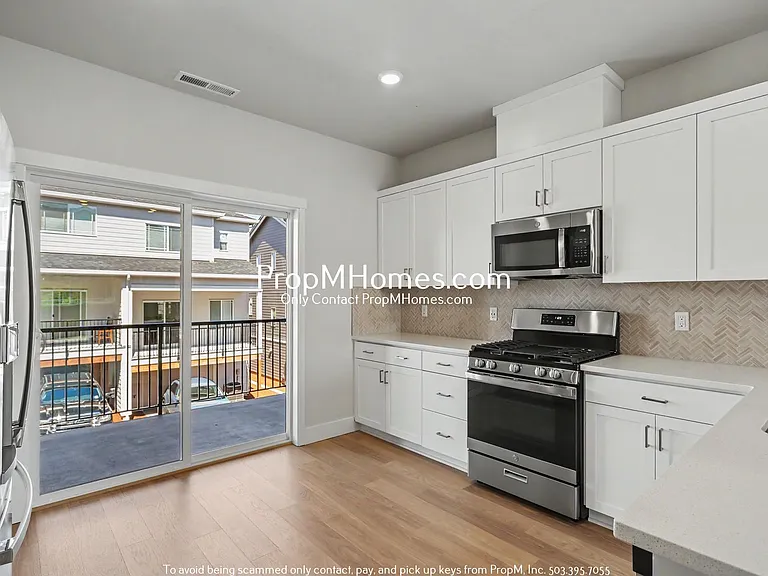 7527 NW Eleanor Ave — Photo 6