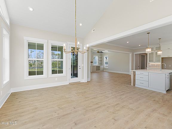 5th image of 503 Swan Court