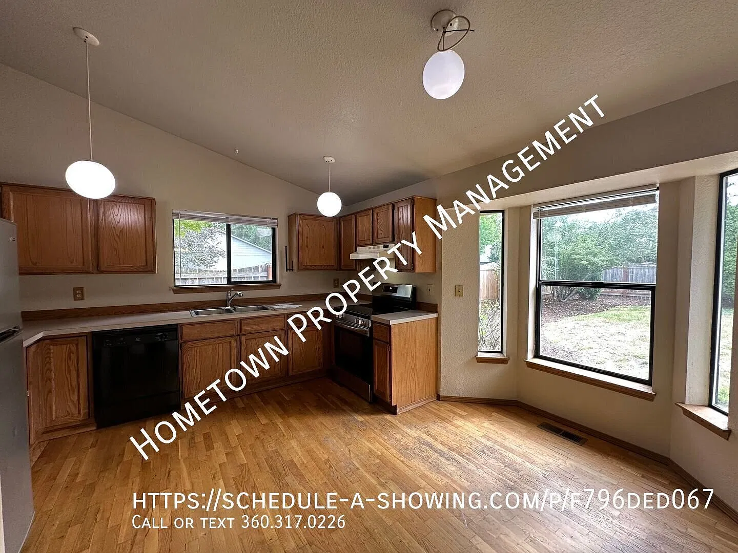 3 Bed / 3 Bath in Emerald Hills - Available NOW! — Photo 4