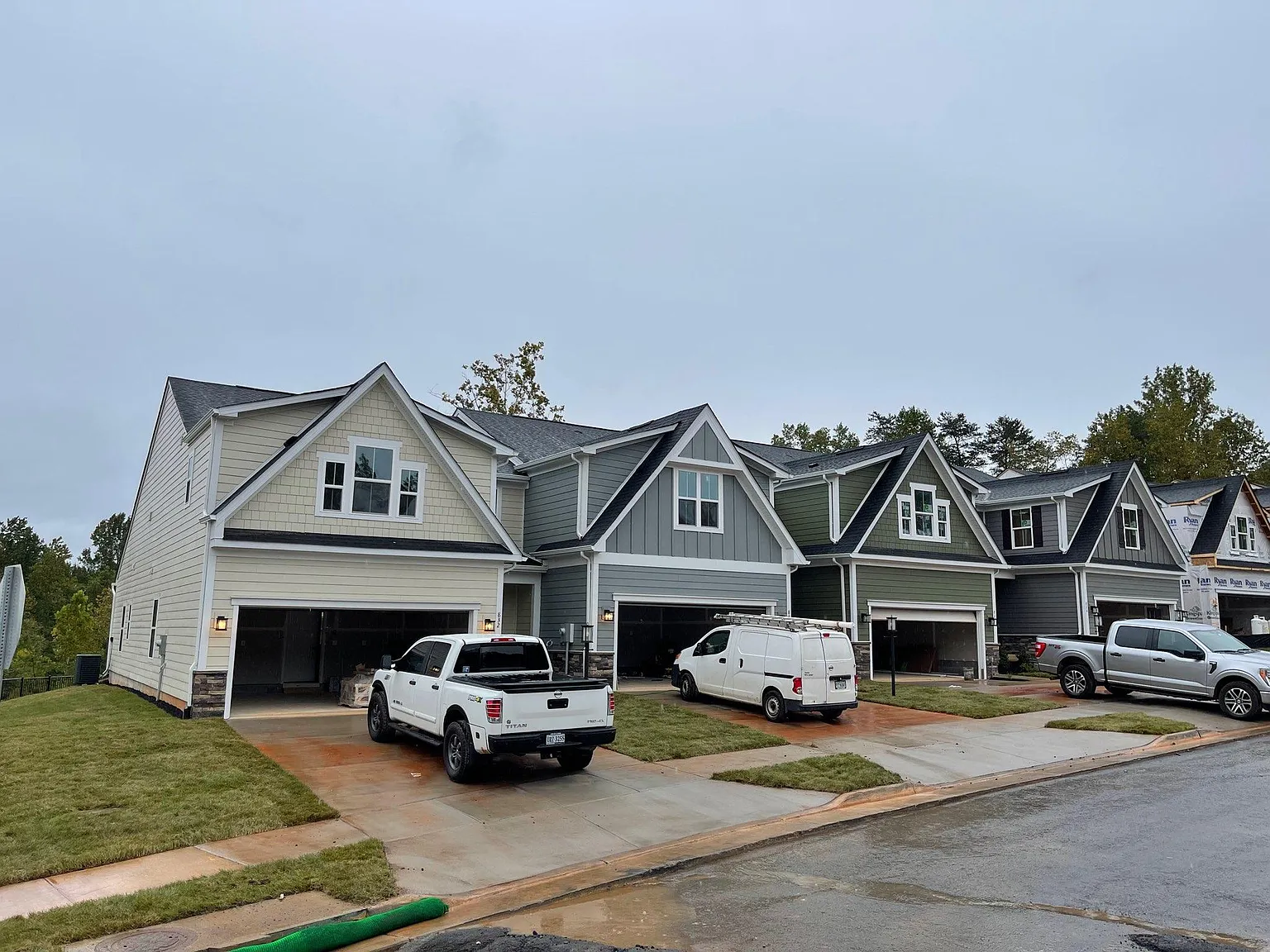 830 Eden Ln — Photo 2