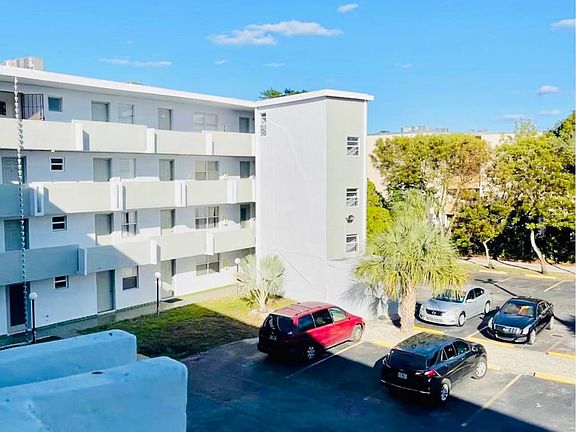 5th image of 1351 NE 191st St APT 314