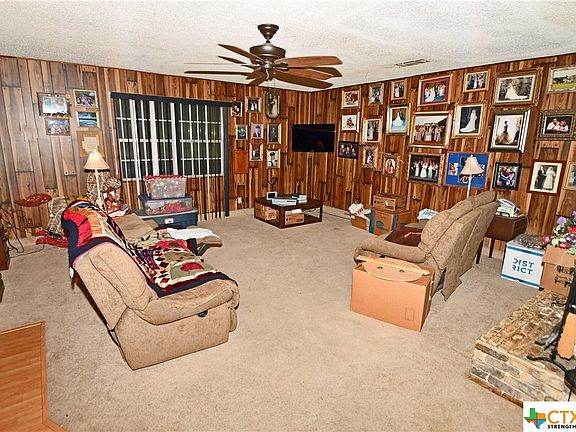 3rd image of 501 W Larkspur St