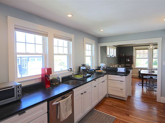 2nd image of 47 Lewis St #Ii