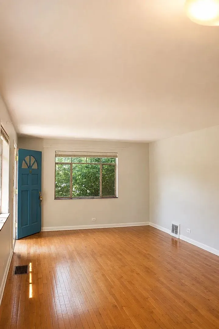 Cozy 1-Bedroom Near DU with Private Yard & Parking — Photo 2