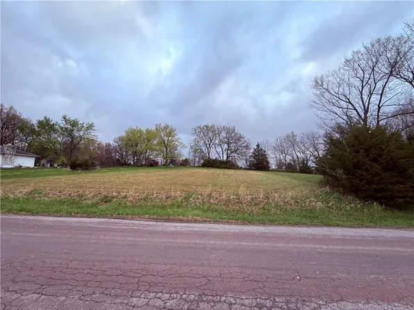 1731 Lake Viking Ter, Gallatin, MO 64640