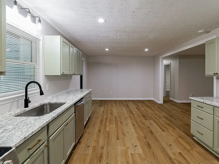 315 Ansley Dr — Photo 10