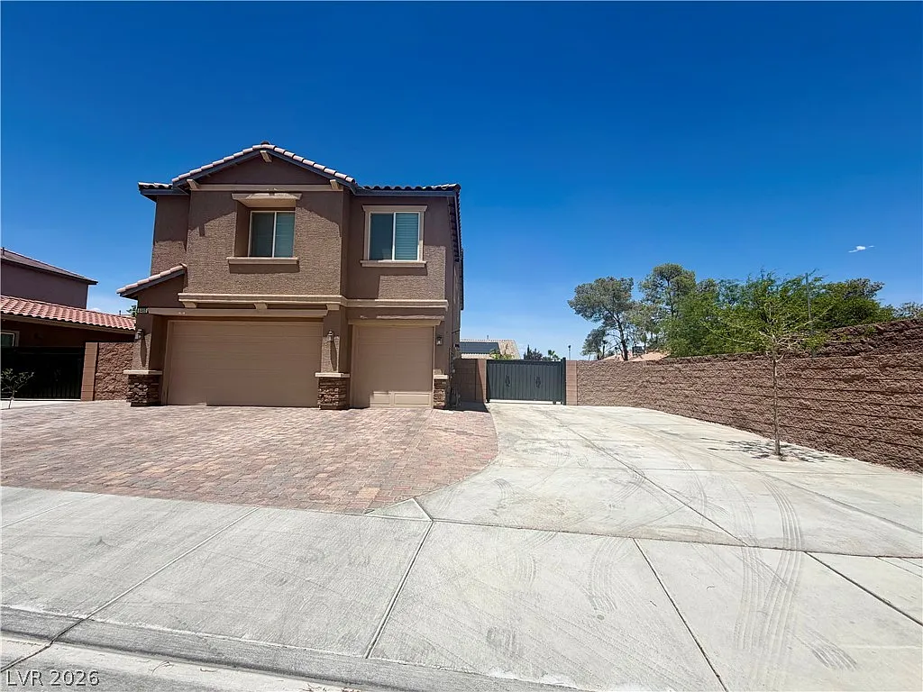 5 bed, 3.0 bath, 3205 sqft, $3,500 — Photo 3