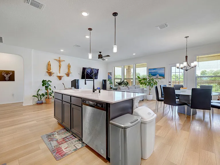 4513 Cressal Dr — Photo 6