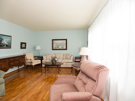 3rd image of 1239 Brunswick Dr