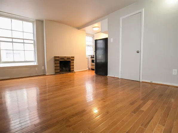 927 Pine St #303, Philadelphia, PA 19107