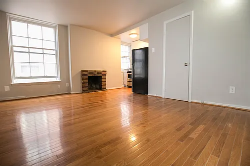 927 Pine St #303 Photo 1
