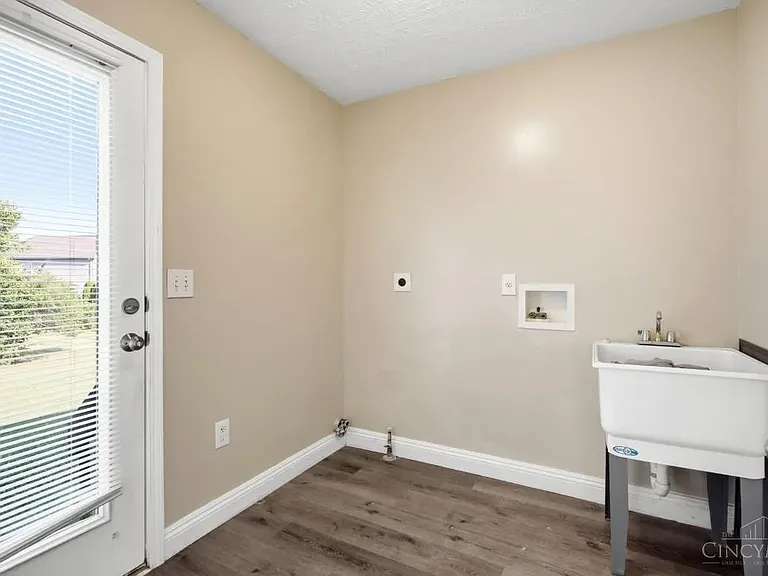 6672 Westminster Ct — Photo 21