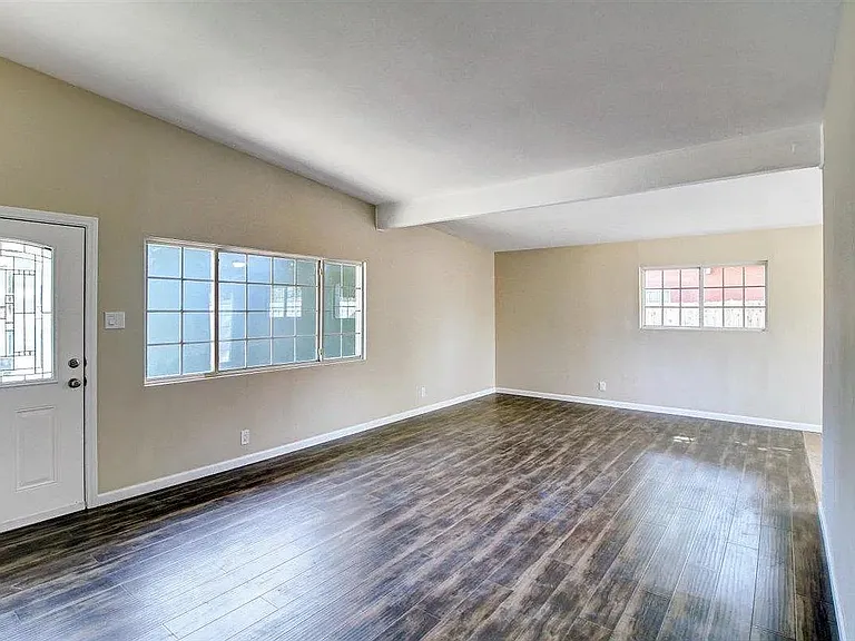 7831 Geyser Ave — Photo 3