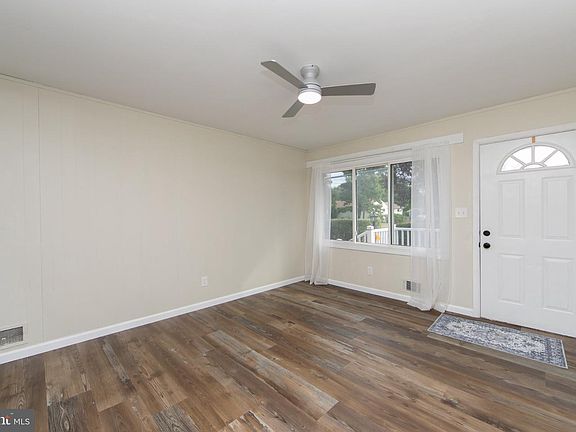 5th image of 16 Holly Blvd
