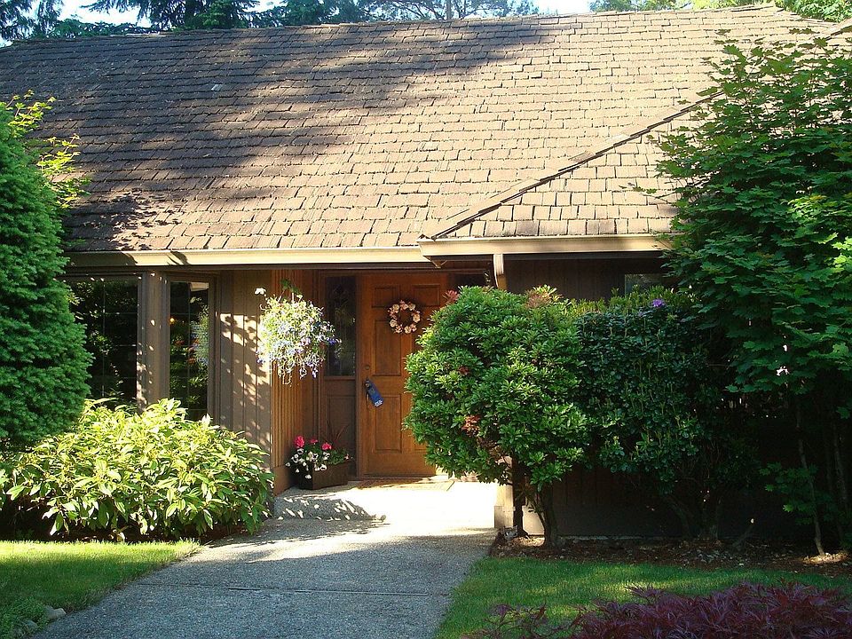 1st image of 3620 204th Pl NE