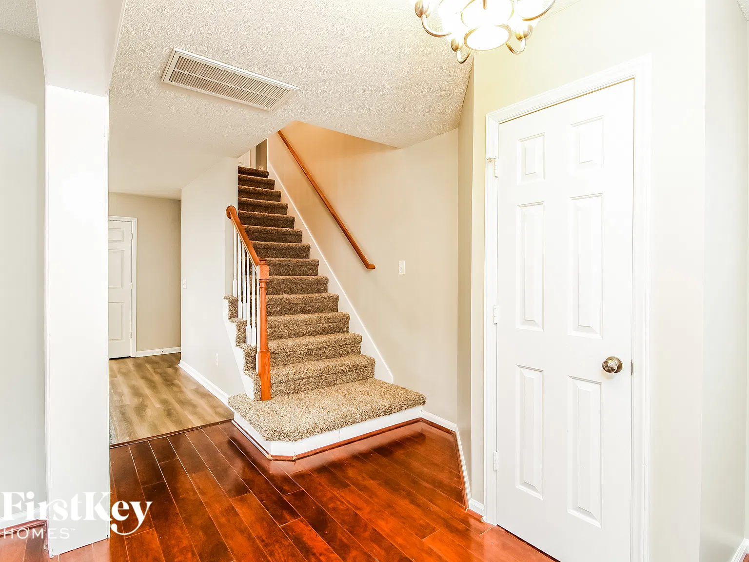 4 bed, 2.5 bath, 1901 sqft, $2,390 — Photo 4