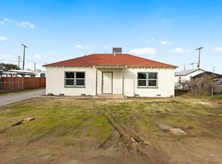 9974 Country Ln, Hanford, CA 93230