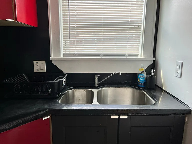 1922 Rosewood St #1R — Photo 12