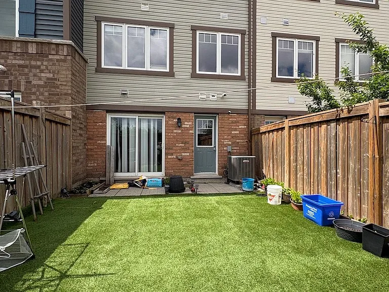 3 Vanhorne Close — Photo 23
