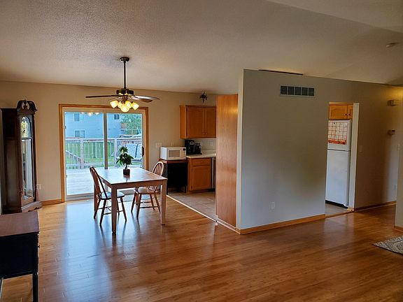 Open concept dining/living