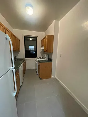 Rented by Metropolis International Realty Inc. | media 2