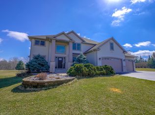 801 Ross Rd, Hudson, WI 54016