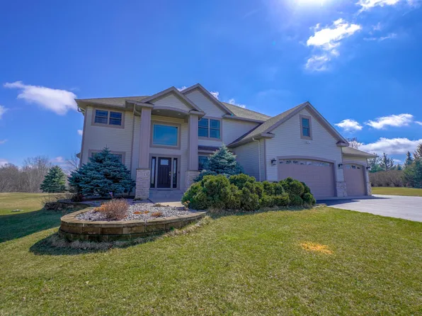 801 Ross Rd, Hudson, WI 54016