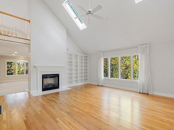 2nd image of 1004 Wisteria Way Unit 1004
