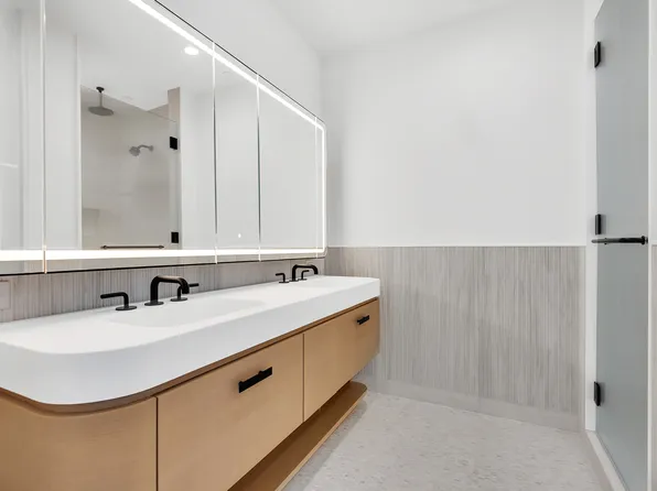 480 Kent Avenue image 7 of 24