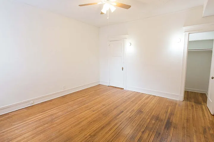5487-5491 S. Hyde Park Boulevard — Photo 13