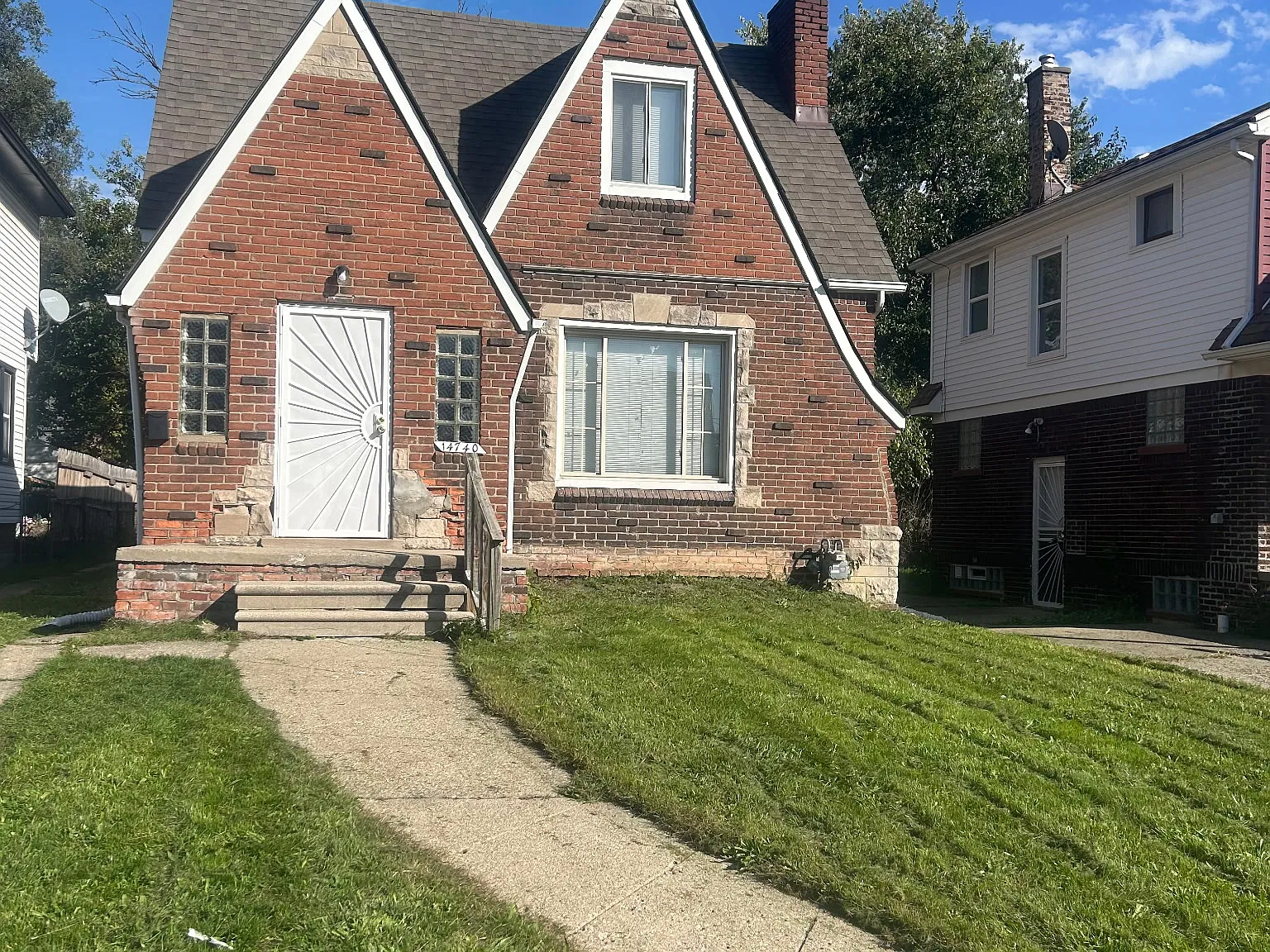 4 bed, 1.5 bath, 1481 sqft, $1,800 — Photo 1