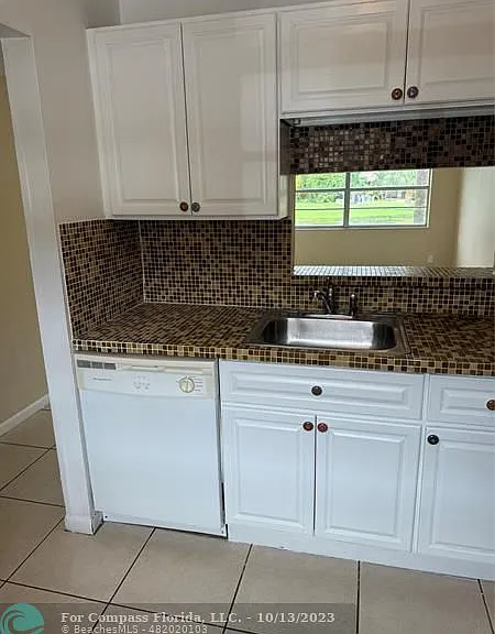 5021 W Oakland Park Blvd #105 — Photo 5