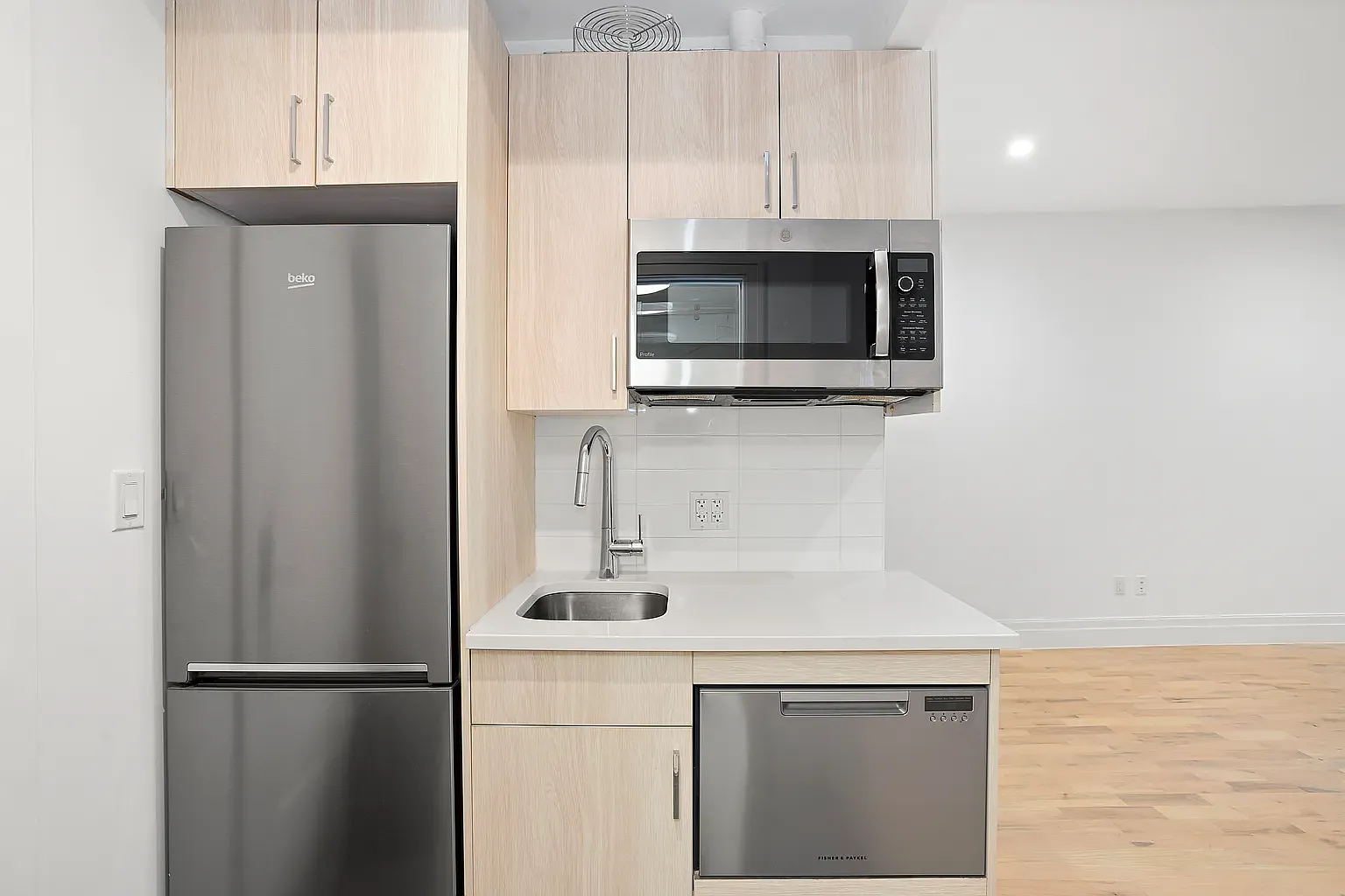 50 Clark Street — Photo 2