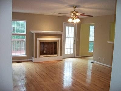 5th image of 325 Viewmont Dr