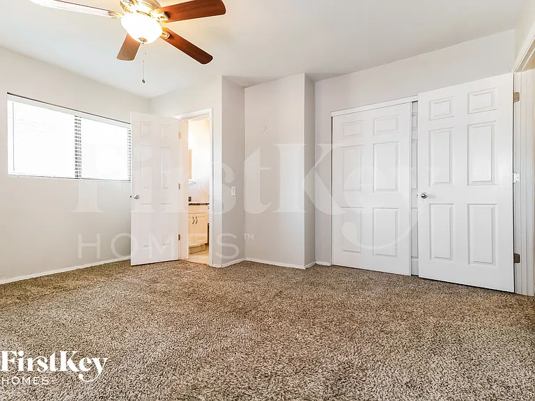7156 N 17th Dr — Photo 8