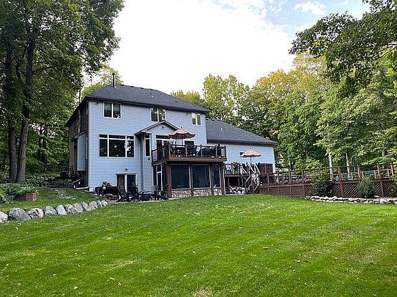 2nd image of 10295 3rd St NE