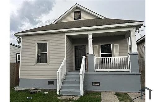 1725 Touro St Photo 1