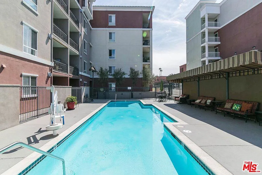 3 bed, 1600 sqft, $3,699 — Photo 4