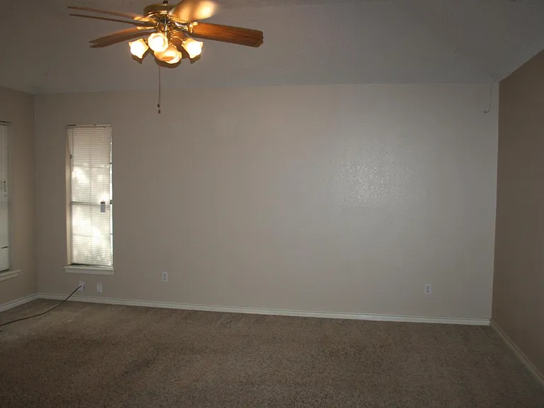 1109 W Lingleville Rd — Photo 3