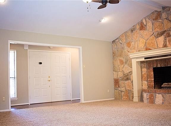 2nd image of 2525 Woodlake Dr