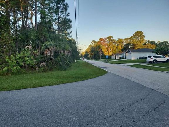 Exterior Neighborhood (street photo)