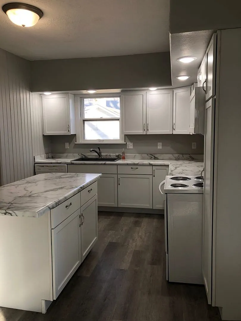 4-Bedroom, 2-Bath Home Near UI Campus | Remodeled Kitchen, Garage & Private Yard — Photo 3