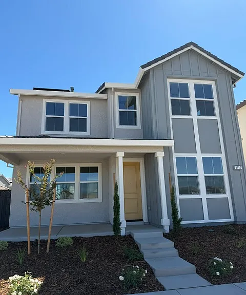 3190 Summit Dr — Photo 1