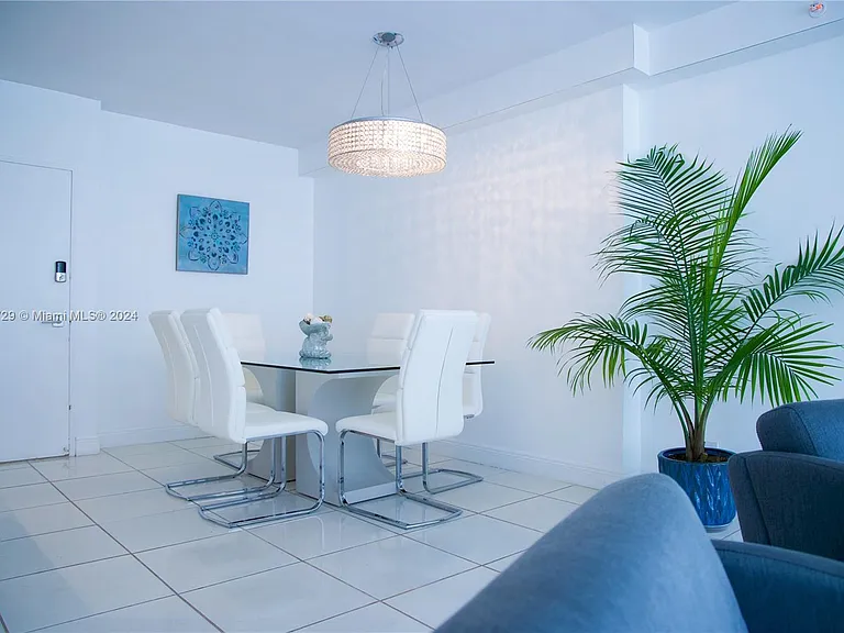 5601 Collins Ave #1614 — Photo 8
