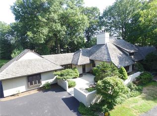 24450 Union Cir, Beachwood, OH