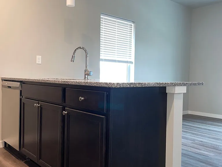 5115 N River Blvd NE — Photo 20