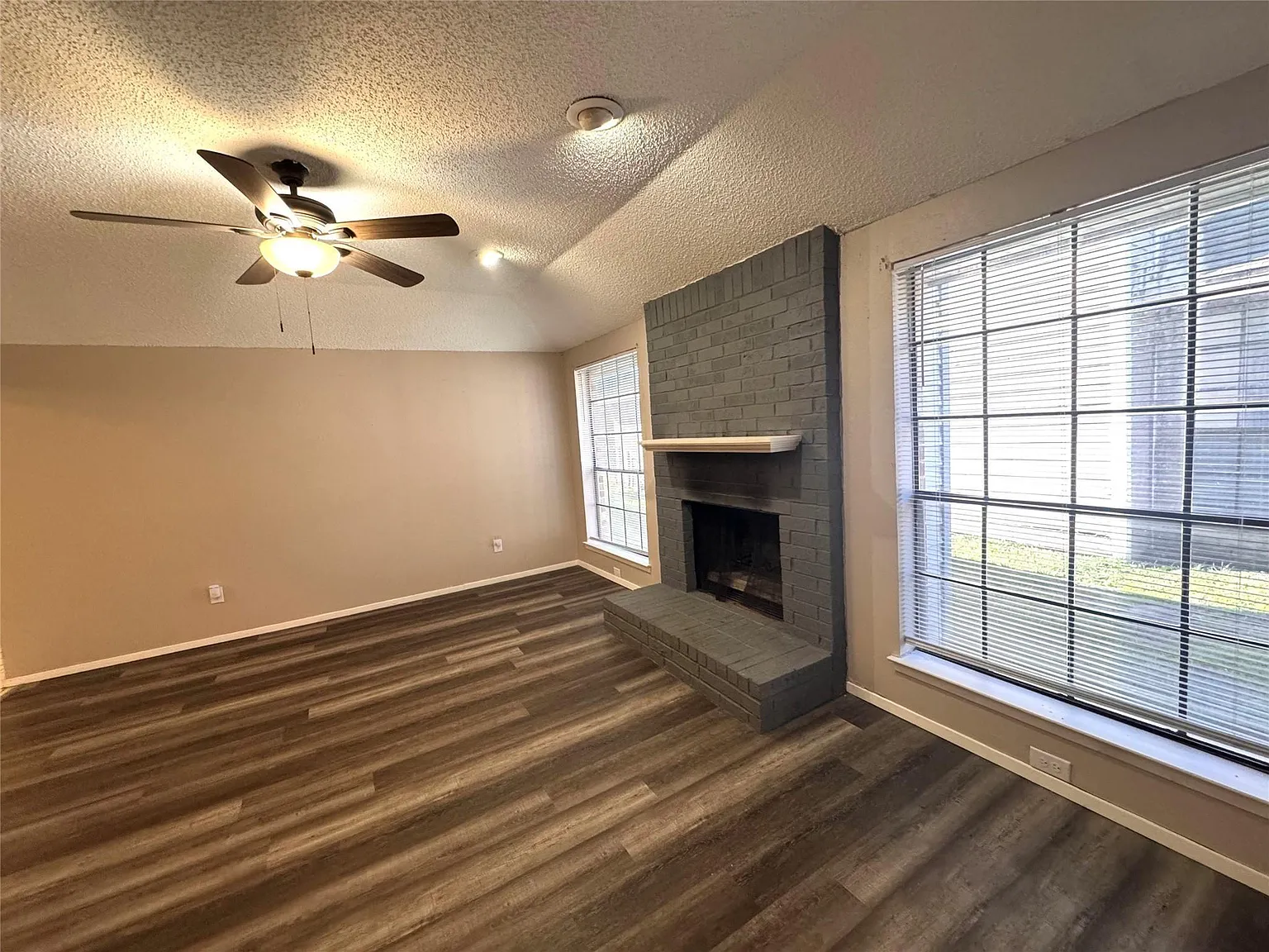 3 bed, 1362 sqft, $1,995 — Photo 3