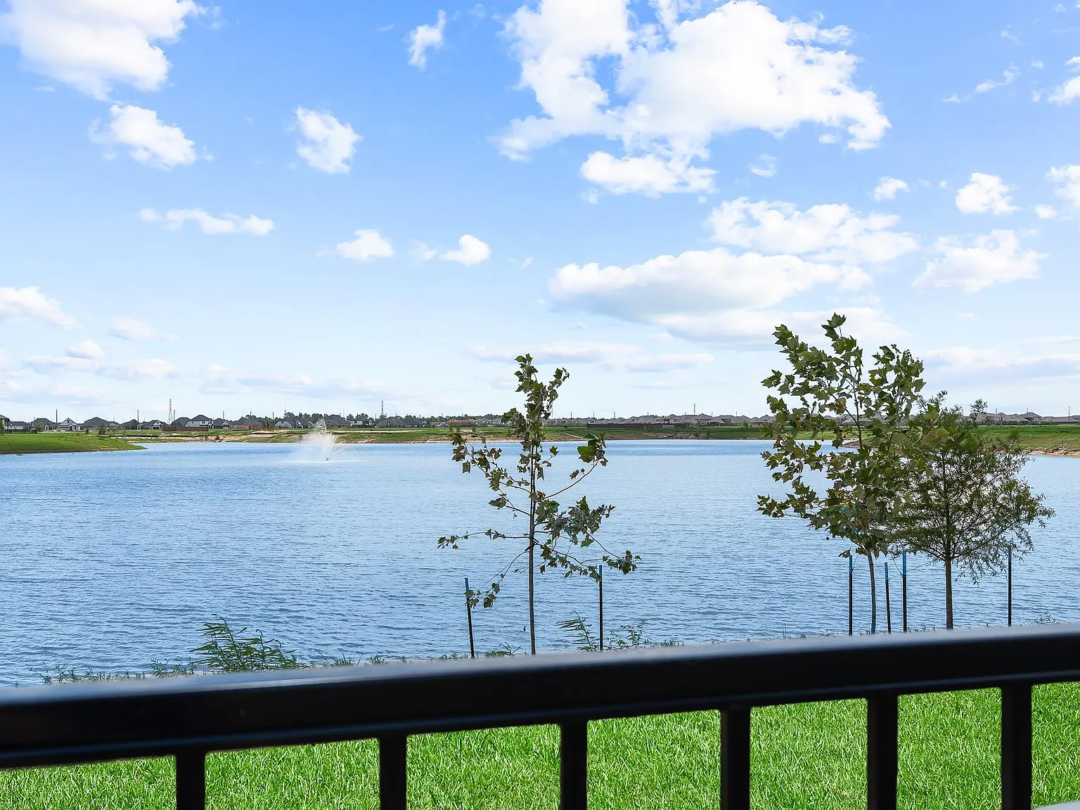 4 bed, 2.0 bath, 2094 sqft, $3,199 — Photo 3