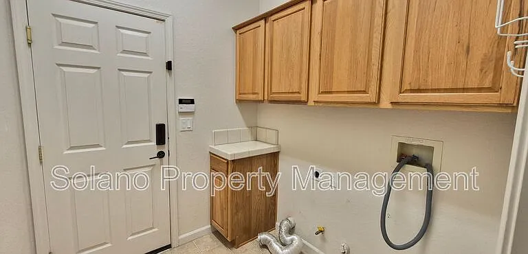 1085 Crystal Springs Dr — Photo 36